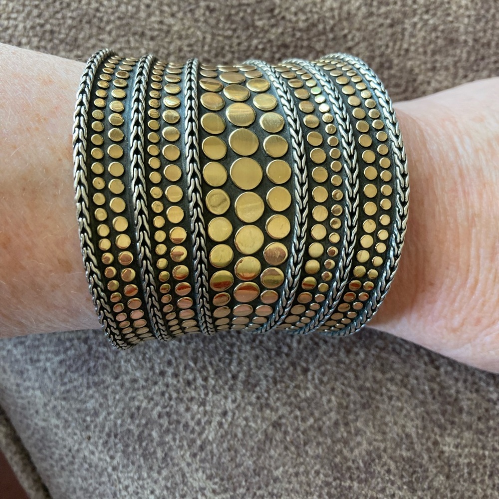 Beautiful, authentic John Hardy wide cuff